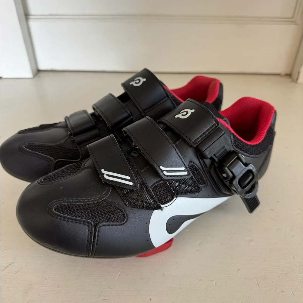 Peloton women’s cycling shoes size 38 (their US7).‎